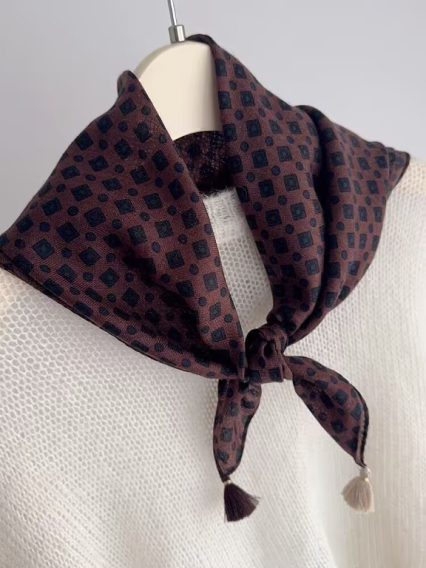 100% gyapjú négyszögletű sál, irodalmi retro stílus, warp-kötött, melegen tart, tavasz 2025