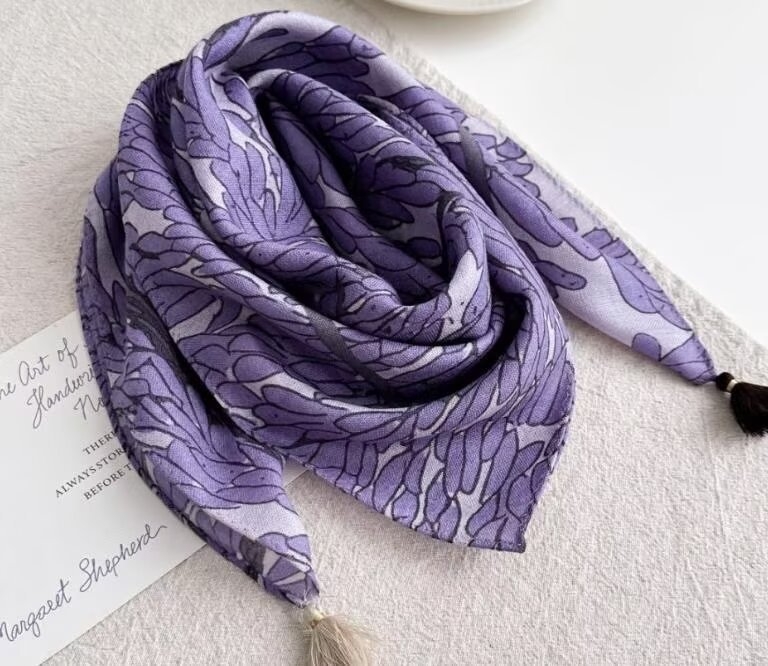 100% gyapjú négyszögletű sál, irodalmi retro stílus, warp-kötött, melegen tart, tavasz 2025