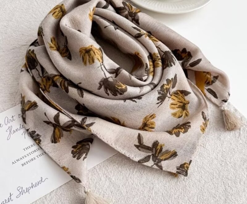 100% gyapjú négyszögletű sál, irodalmi retro stílus, warp-kötött, melegen tart, tavasz 2025