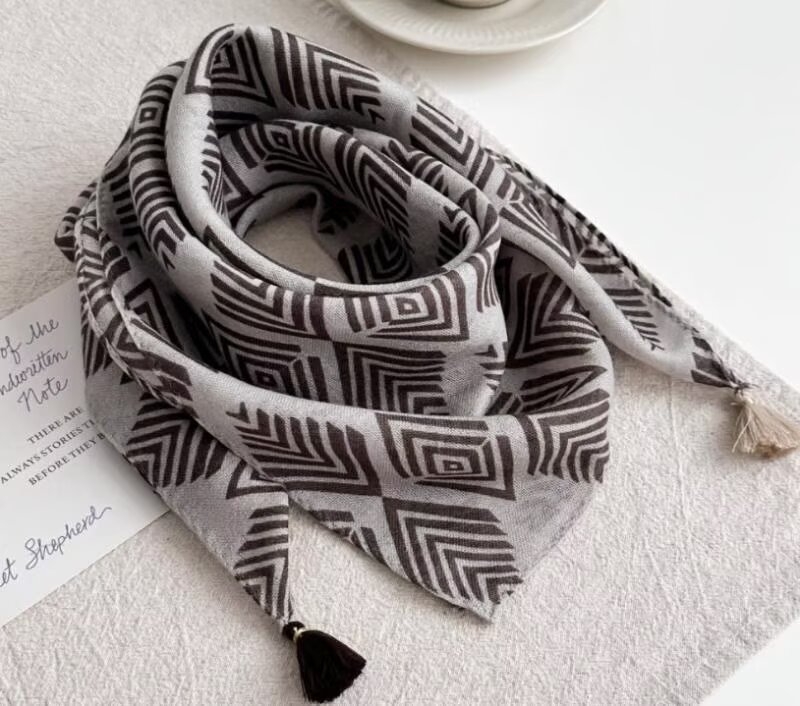 100% gyapjú négyszögletű sál, irodalmi retro stílus, warp-kötött, melegen tart, tavasz 2025