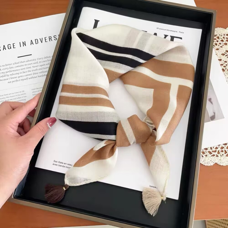 100% gyapjú négyszögletű sál, irodalmi retro stílus, warp-kötött, melegen tart, tavasz 2025
