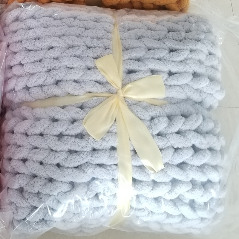 Käsitsi kootud pleed polüestrist – 1500–1999 g, Esmaklassiline kvaliteet, Kõigile aastaaegadele