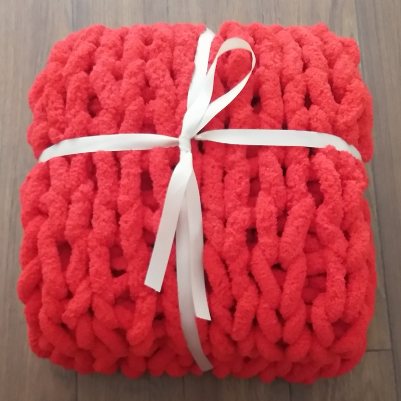 Käsitsi kootud pleed polüestrist – 1500–1999 g, Esmaklassiline kvaliteet, Kõigile aastaaegadele