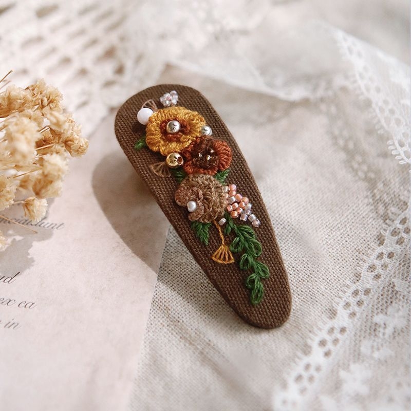Clamă de păr handmade cu floare din țesătură – Kit DIY de broderie, stil Nordic, poliester, model peisaj