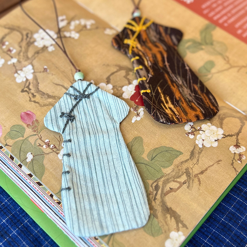 Keresztszemes készlet cheongsam medálos könyvjelzőhöz, kezdőbarát virágos minta, pamut és len anyag