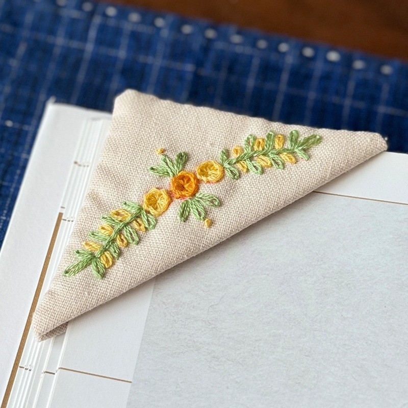 Keresztszemes készlet cheongsam medálos könyvjelzőhöz, kezdőbarát virágos minta, pamut és len anyag