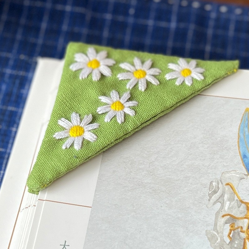 Keresztszemes készlet cheongsam medálos könyvjelzőhöz, kezdőbarát virágos minta, pamut és len anyag
