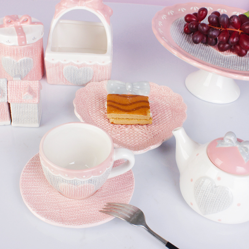 Porcelán lapos tál, szabálytalan forma, modern letisztult stílusú edénykészlet