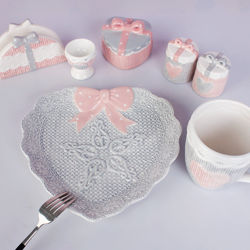 Porcelán lapos tál, szabálytalan forma, modern letisztult stílusú edénykészlet