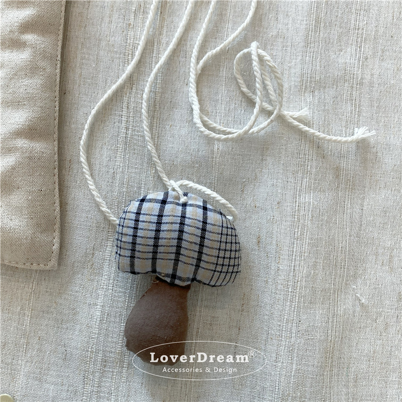 Vaikų kaklo papuošalas su grybų motyvu ir gėlėtu audiniu, mišrios medžiagos, animacinis stilius, pritaikomas