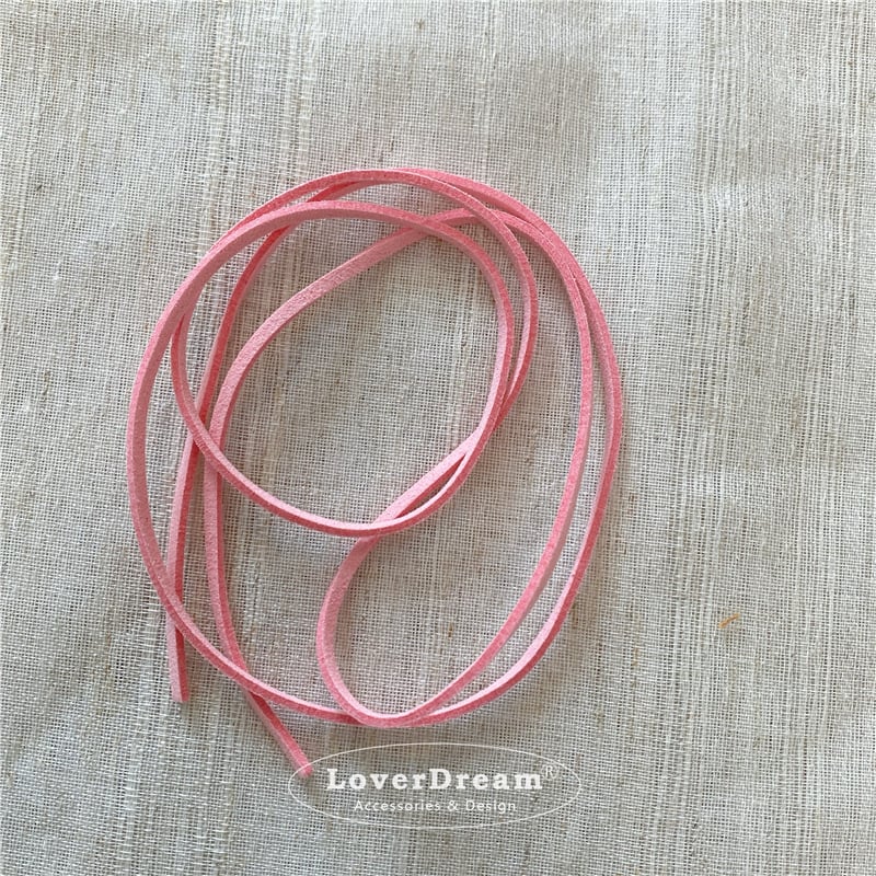 Vaikų kaklo papuošalas su grybų motyvu ir gėlėtu audiniu, mišrios medžiagos, animacinis stilius, pritaikomas