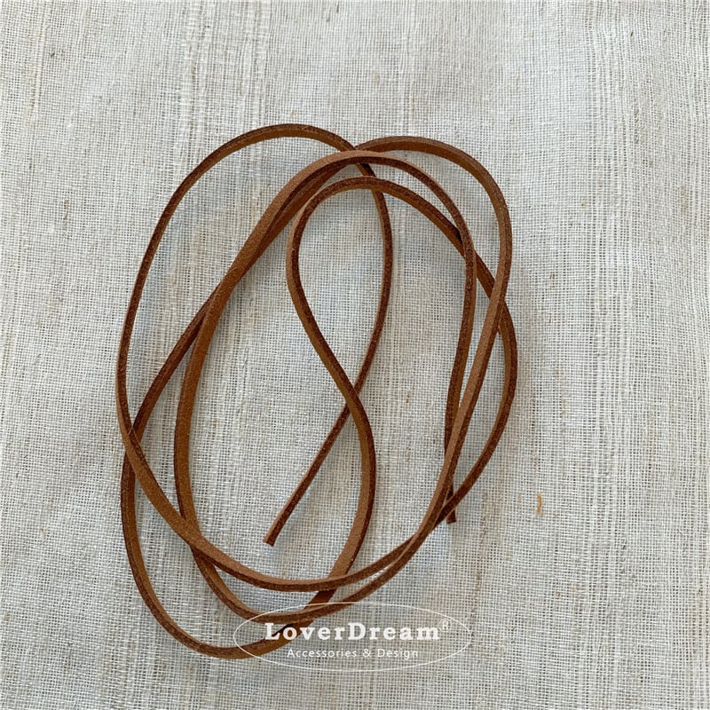 Vaikų kaklo papuošalas su grybų motyvu ir gėlėtu audiniu, mišrios medžiagos, animacinis stilius, pritaikomas