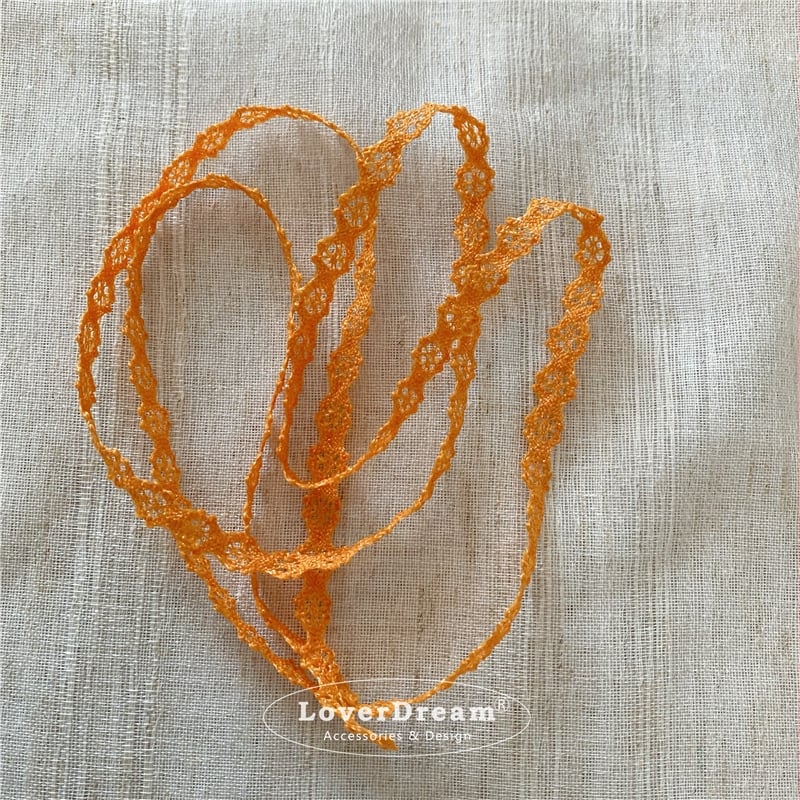 Vaikų kaklo papuošalas su grybų motyvu ir gėlėtu audiniu, mišrios medžiagos, animacinis stilius, pritaikomas