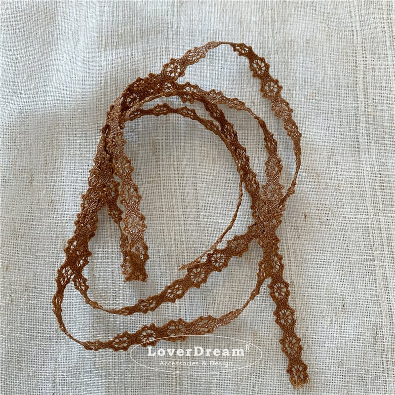 Vaikų kaklo papuošalas su grybų motyvu ir gėlėtu audiniu, mišrios medžiagos, animacinis stilius, pritaikomas