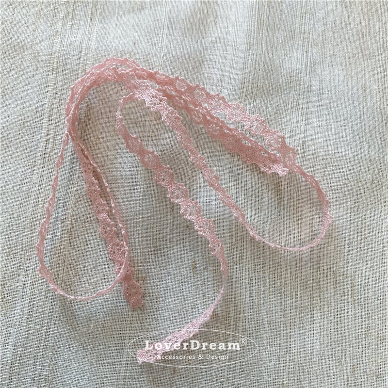 Vaikų kaklo papuošalas su grybų motyvu ir gėlėtu audiniu, mišrios medžiagos, animacinis stilius, pritaikomas