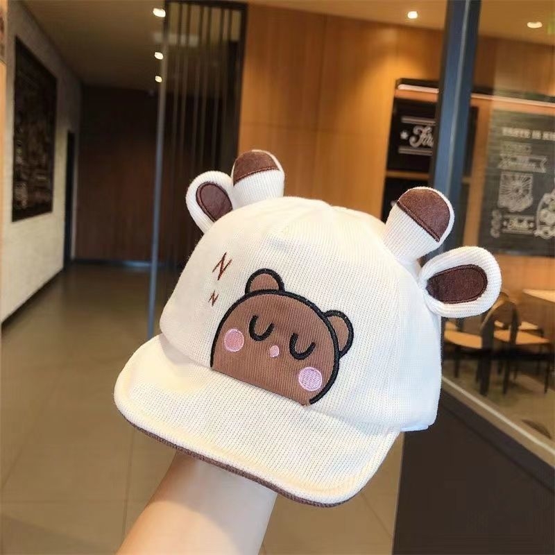 Kūdikio beisbolo kepurė su plačiu snapeliu, vėjo atspari ir šilta, kvėpuojantis poliesteris, siuvinėjimas, mielas animacinis stilius, amžiaus grupė 0–2 m, pavasaris–ruduo