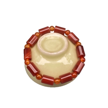 Akatā rokassprādze ar rižu pērļām, ģeometriska forma, dabisks materiāls, karājošās pērles