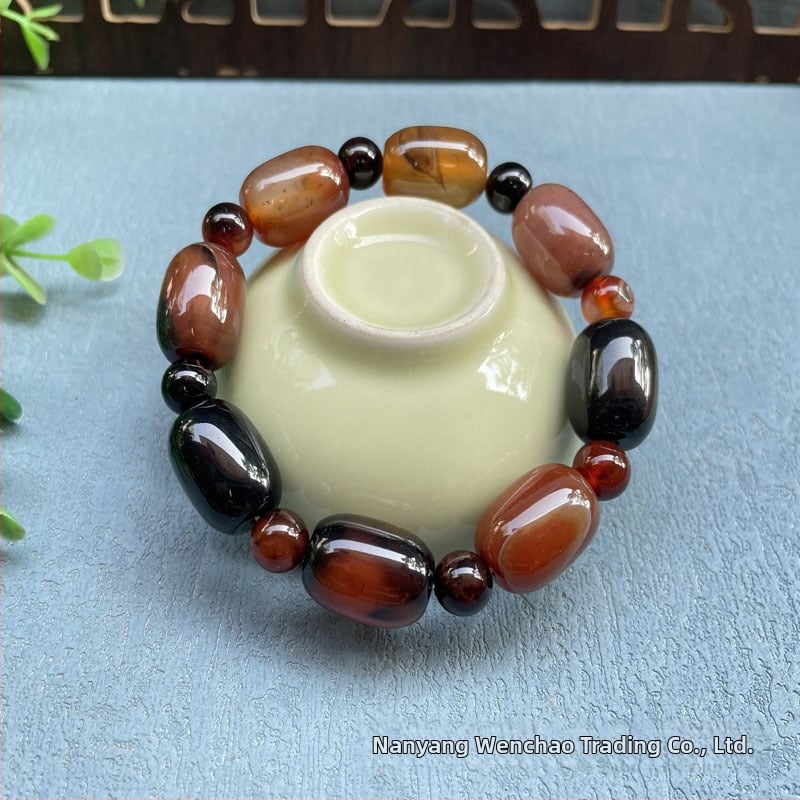 Akatā rokassprādze ar rižu pērļām, ģeometriska forma, dabisks materiāls, karājošās pērles