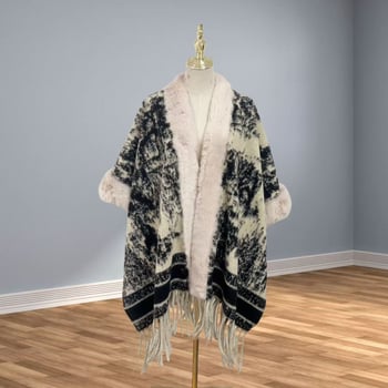 Köpeny sál műkasmírból, műszőrme gallérral, etnikus retro stílus, bojtokkal díszített kendő, téli–őszi viselet, eredet Yunnan, 2024 őszén debütált