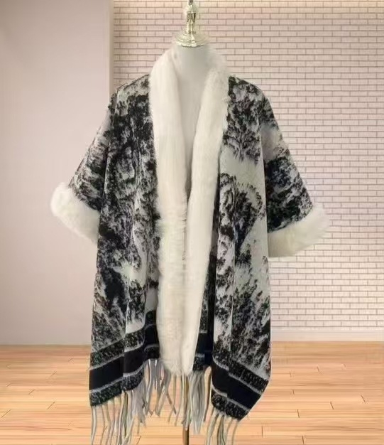 Köpeny sál műkasmírból, műszőrme gallérral, etnikus retro stílus, bojtokkal díszített kendő, téli–őszi viselet, eredet Yunnan, 2024 őszén debütált