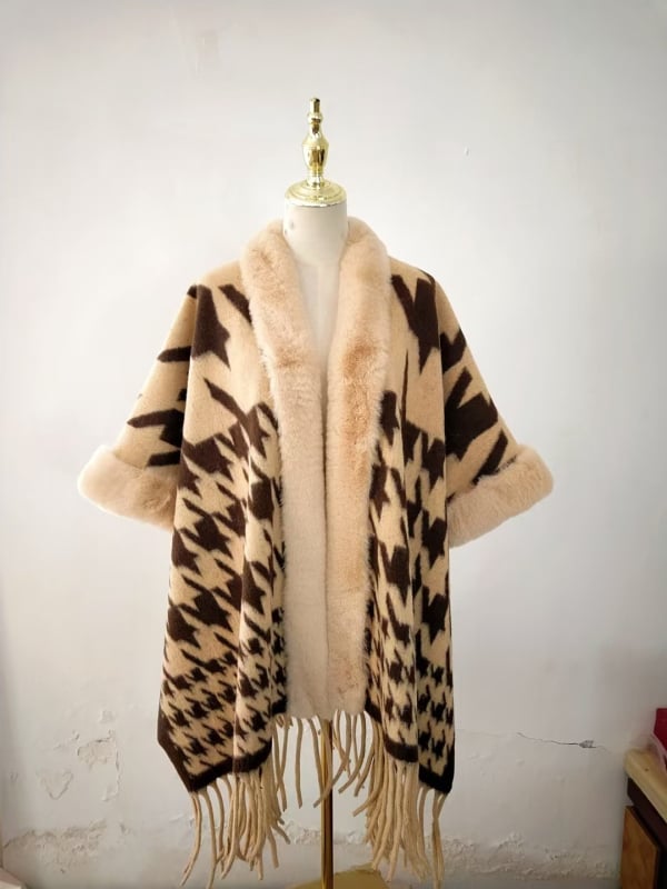 Köpeny sál műkasmírból, műszőrme gallérral, etnikus retro stílus, bojtokkal díszített kendő, téli–őszi viselet, eredet Yunnan, 2024 őszén debütált