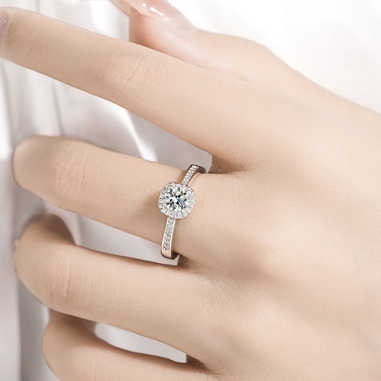 Genti Hong Moissanite пръстен, квадратна настройка с четири зъба, 925 сребро с позлата 18K, 0.50–3.00 ct