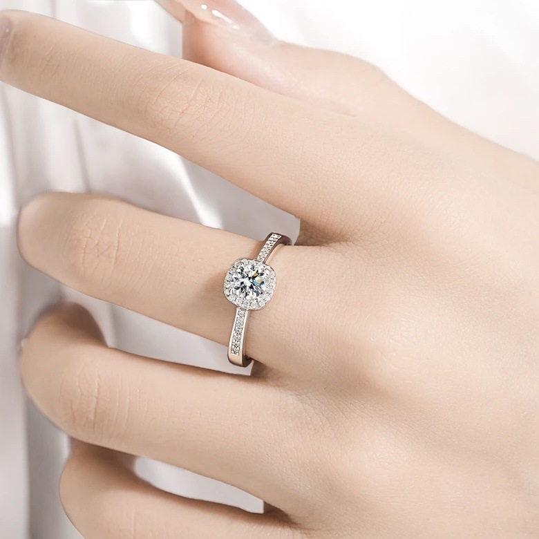 Genti Hong Moissanite пръстен, квадратна настройка с четири зъба, 925 сребро с позлата 18K, 0.50–3.00 ct