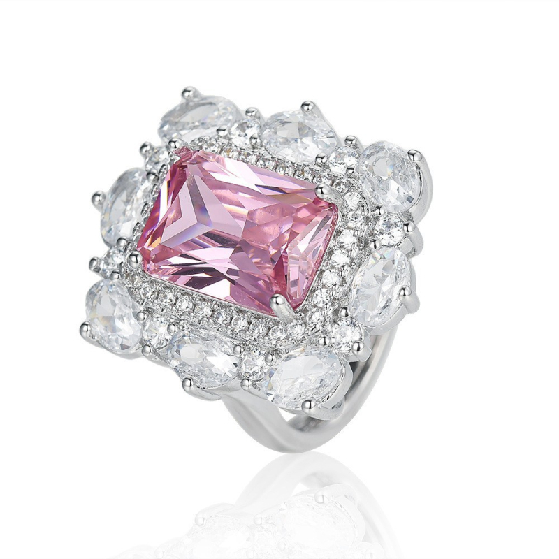 Moterų papuošalų rinkinys: žiedas, auskarai ir pakabukas su grandinėle (medžiaga: varis; elektroplavimas; grandinė: įprasta; pakabuko medžiaga: varis; leidimas: ruduo 2025)