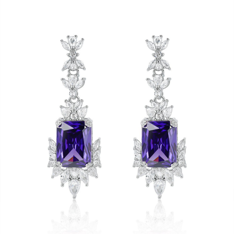 Moterų papuošalų rinkinys: žiedas, auskarai ir pakabukas su grandinėle (medžiaga: varis; elektroplavimas; grandinė: įprasta; pakabuko medžiaga: varis; leidimas: ruduo 2025)