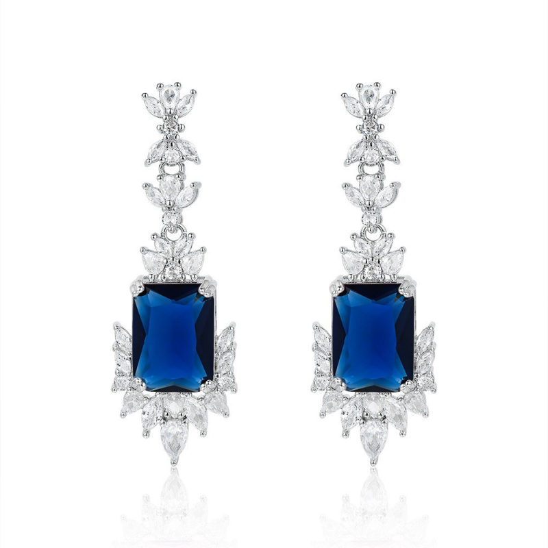 Moterų papuošalų rinkinys: žiedas, auskarai ir pakabukas su grandinėle (medžiaga: varis; elektroplavimas; grandinė: įprasta; pakabuko medžiaga: varis; leidimas: ruduo 2025)