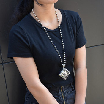 Lydinio puloverio grandinėlė, ilga karolė su kutiniu pakabuku, retro etno stilius