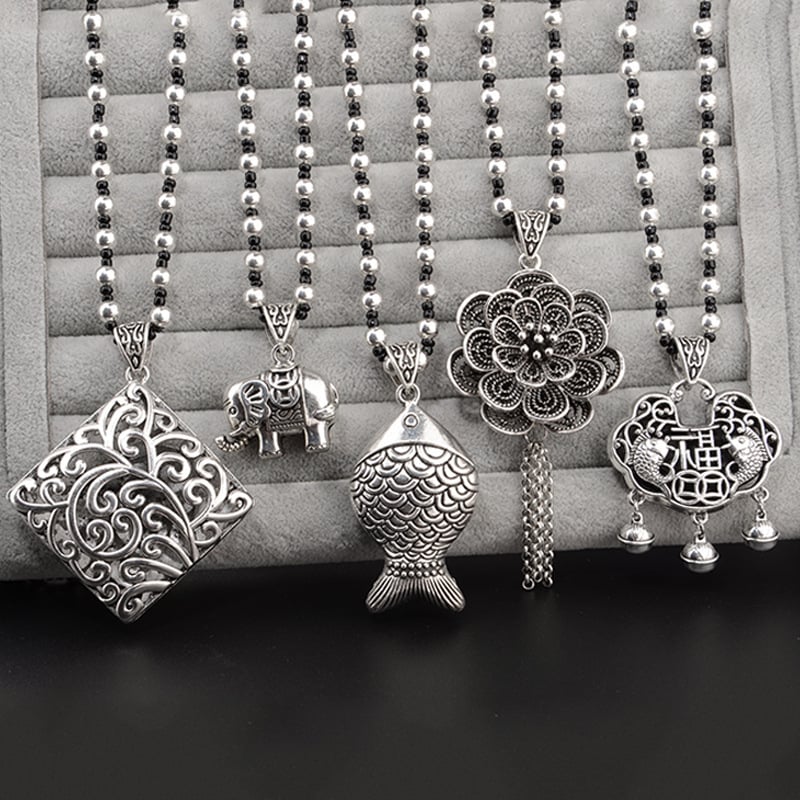 Lydinio puloverio grandinėlė, ilga karolė su kutiniu pakabuku, retro etno stilius