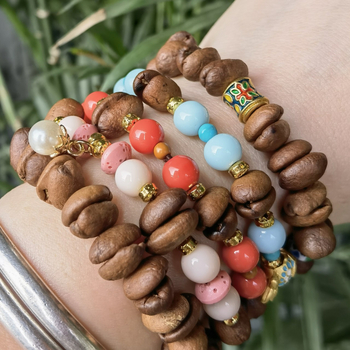 Ръчно изработена гривна от стъклени мъниста с кафеено зърно, естествен стил, унисекс, пролет 2025