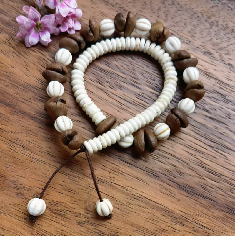Ръчно изработена гривна от стъклени мъниста с кафеено зърно, естествен стил, унисекс, пролет 2025