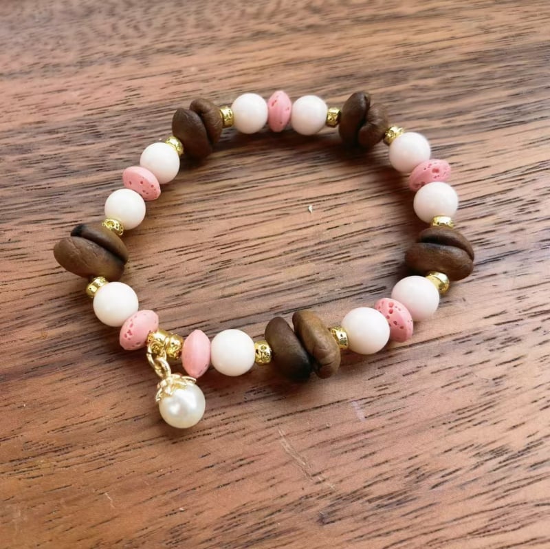 Ръчно изработена гривна от стъклени мъниста с кафеено зърно, естествен стил, унисекс, пролет 2025