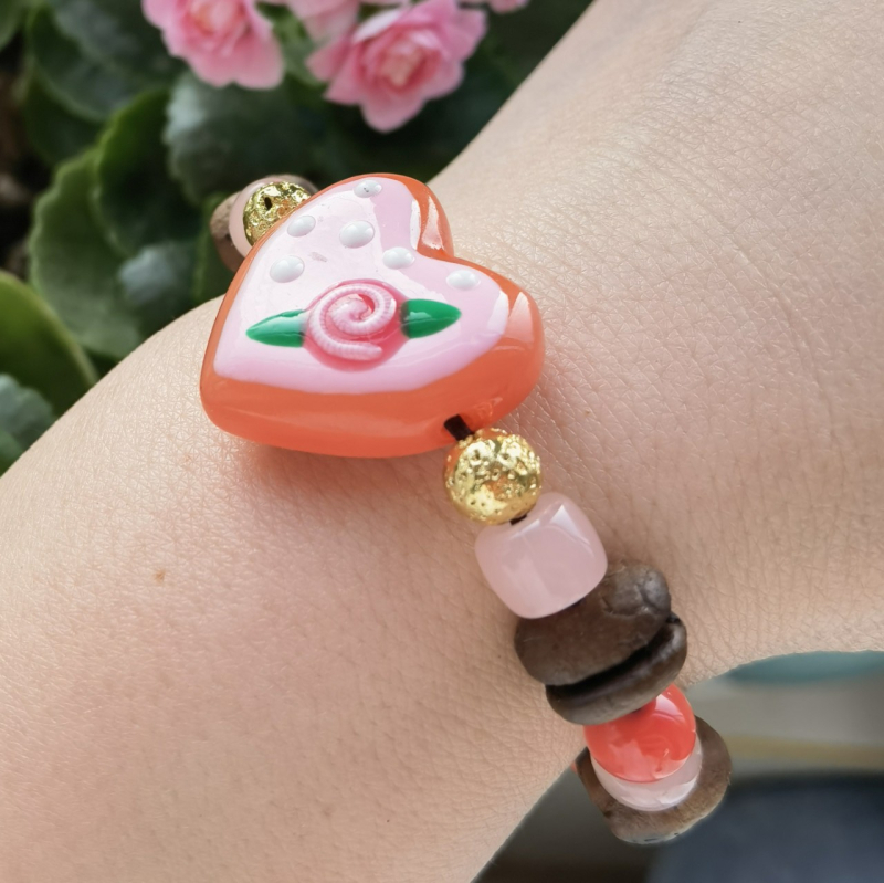 Ръчно изработена гривна от стъклени мъниста с кафеено зърно, естествен стил, унисекс, пролет 2025