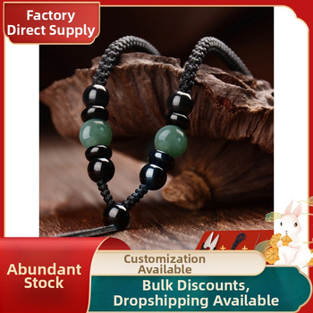 Hetianos nefrito pakabukas ant rankų pintos vėrinio, apdorotas nefritas