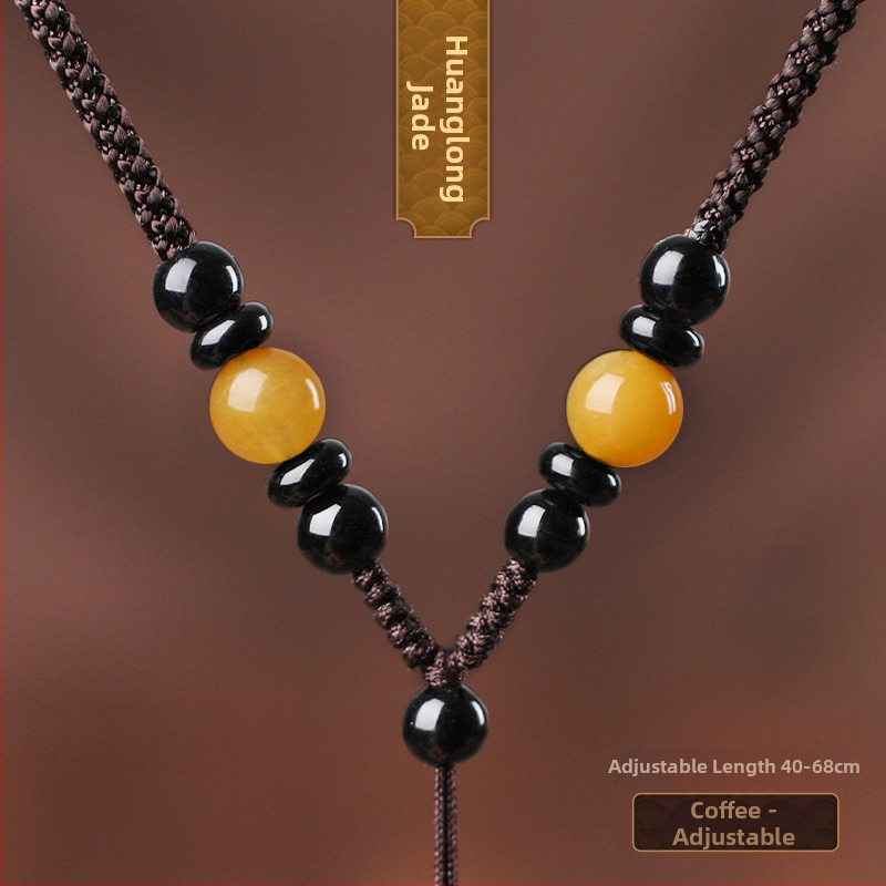 Hetianos nefrito pakabukas ant rankų pintos vėrinio, apdorotas nefritas