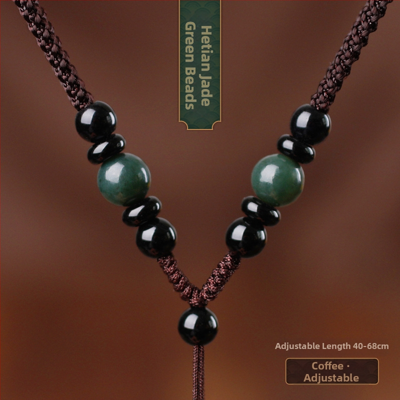 Hetianos nefrito pakabukas ant rankų pintos vėrinio, apdorotas nefritas