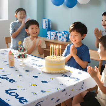 Vienkartinė storinta popierinė staltiesė vaikų gimtadienio vakarėliui – šventinis stilius, mieli animaciniai motyvai, dekoracijų rekvizitai