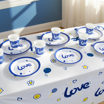 Vienkartinė storinta popierinė staltiesė vaikų gimtadienio vakarėliui – šventinis stilius, mieli animaciniai motyvai, dekoracijų rekvizitai