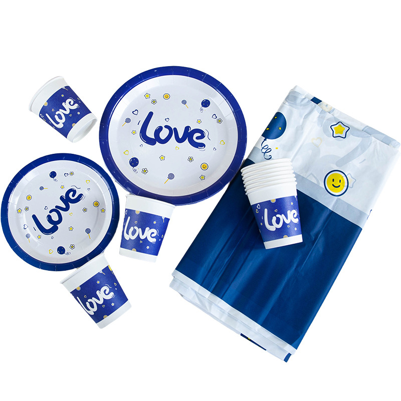 Vienkartinė storinta popierinė staltiesė vaikų gimtadienio vakarėliui – šventinis stilius, mieli animaciniai motyvai, dekoracijų rekvizitai