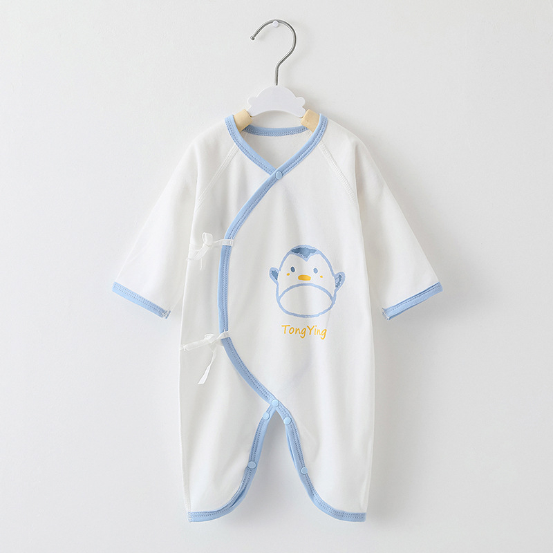 Naujagimio ilgos rankovės kombinezonas iš 100% medvilnės, unisex, diagoninis užsegimas su raišteliais ir drugelio motyvas