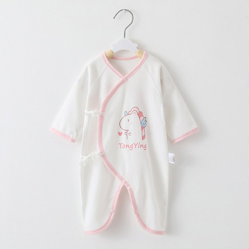 Naujagimio ilgos rankovės kombinezonas iš 100% medvilnės, unisex, diagoninis užsegimas su raišteliais ir drugelio motyvas