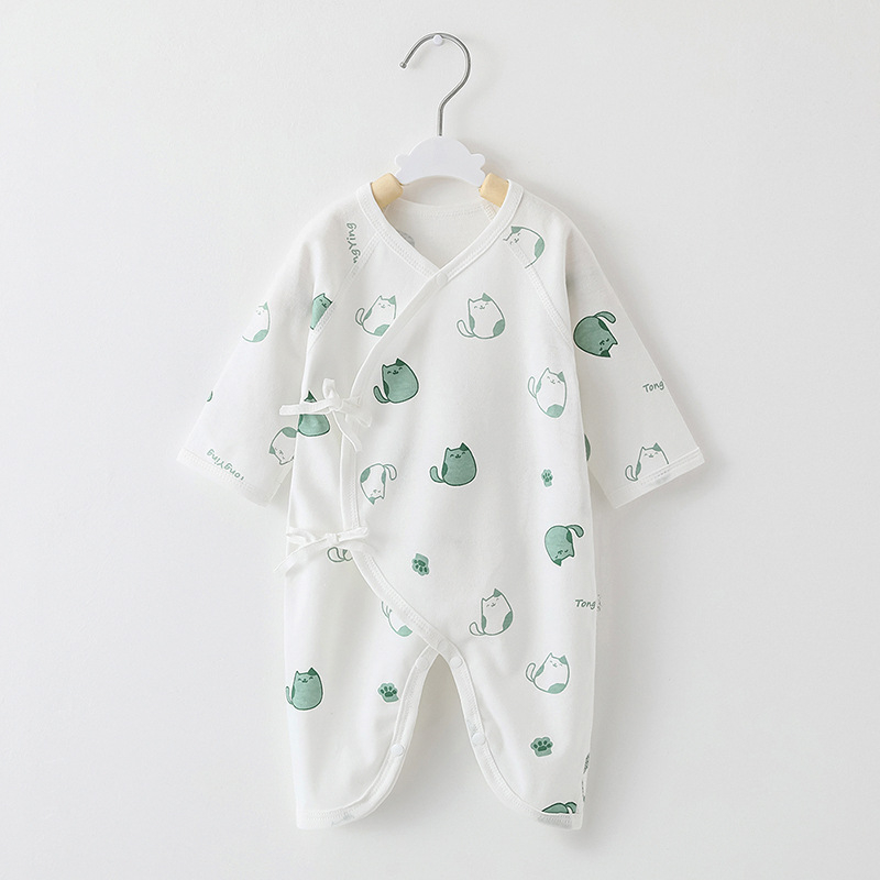 Naujagimio ilgos rankovės kombinezonas iš 100% medvilnės, unisex, diagoninis užsegimas su raišteliais ir drugelio motyvas