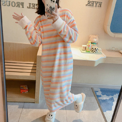 Ženski cartoon flanel pijama set, debela tkanina, 201-250 g/m², okrugli izrez, dugi rukavi