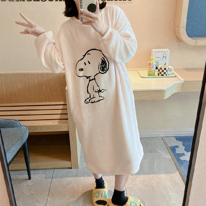 Ženski cartoon flanel pijama set, debela tkanina, 201-250 g/m², okrugli izrez, dugi rukavi