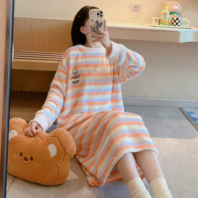 Ženski cartoon flanel pijama set, debela tkanina, 201-250 g/m², okrugli izrez, dugi rukavi