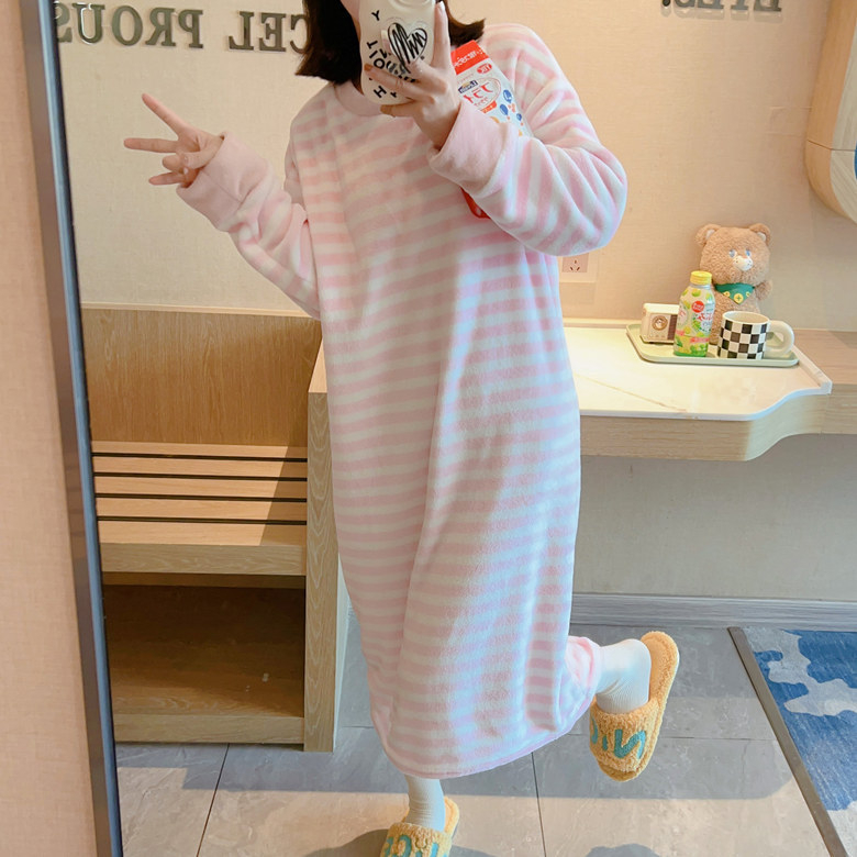 Ženski cartoon flanel pijama set, debela tkanina, 201-250 g/m², okrugli izrez, dugi rukavi