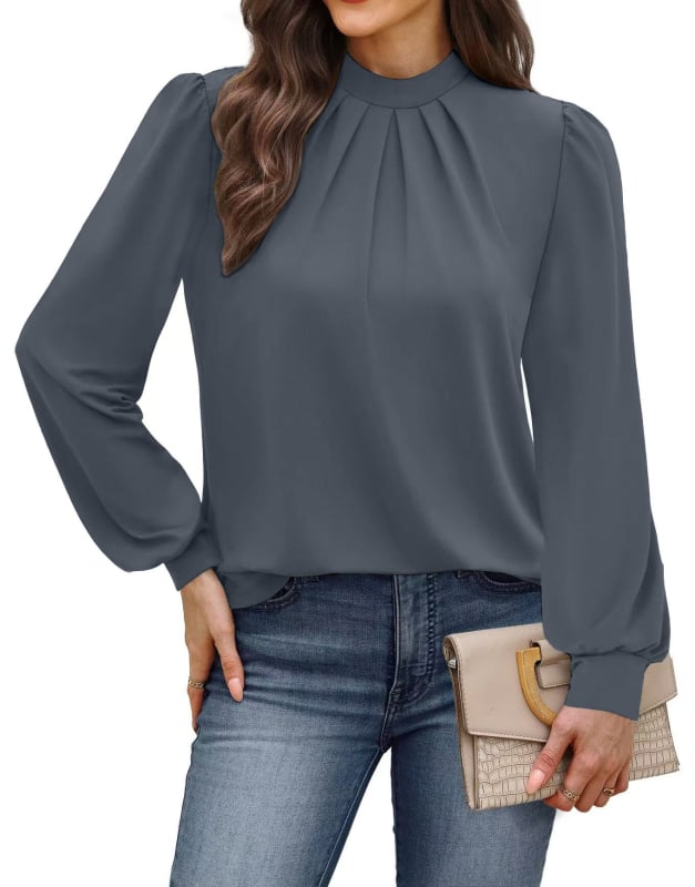 Ilgomis rankovėmis megztinis su mažuoju stovimu kaklu ir klostuotu priekiu, poliesteris, įprasta kirpimo linija, kasdienis stilius